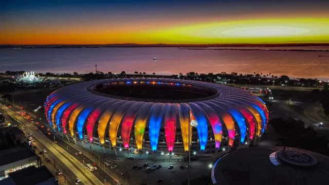 beira rio com as cores do equador de enner valencia